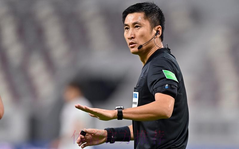 中国裁判组启程前往多哈 准备执法卡塔尔世界杯 中国裁判组启程前往多哈 准备执法卡塔尔世界杯